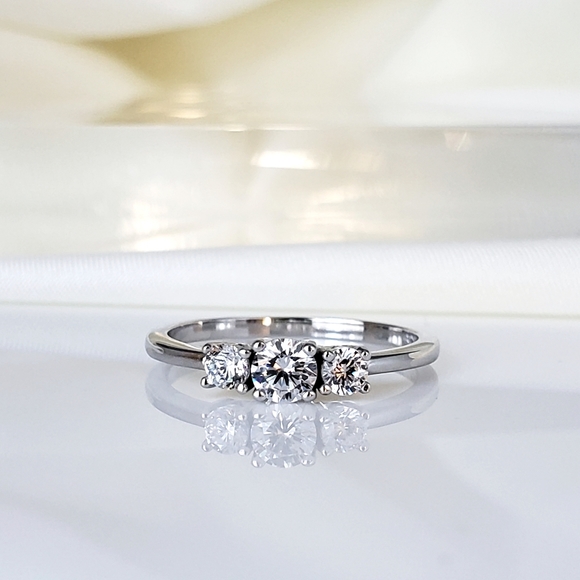NEW Sterling Silver Round 3 Stone 5A CZ Diamond Ring - Picture 6 of 13